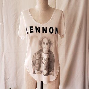 Lennon Women's White T-Shirt Size Small